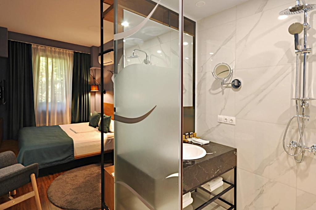 Koupelna v ubytování Elle Boutique Hotel