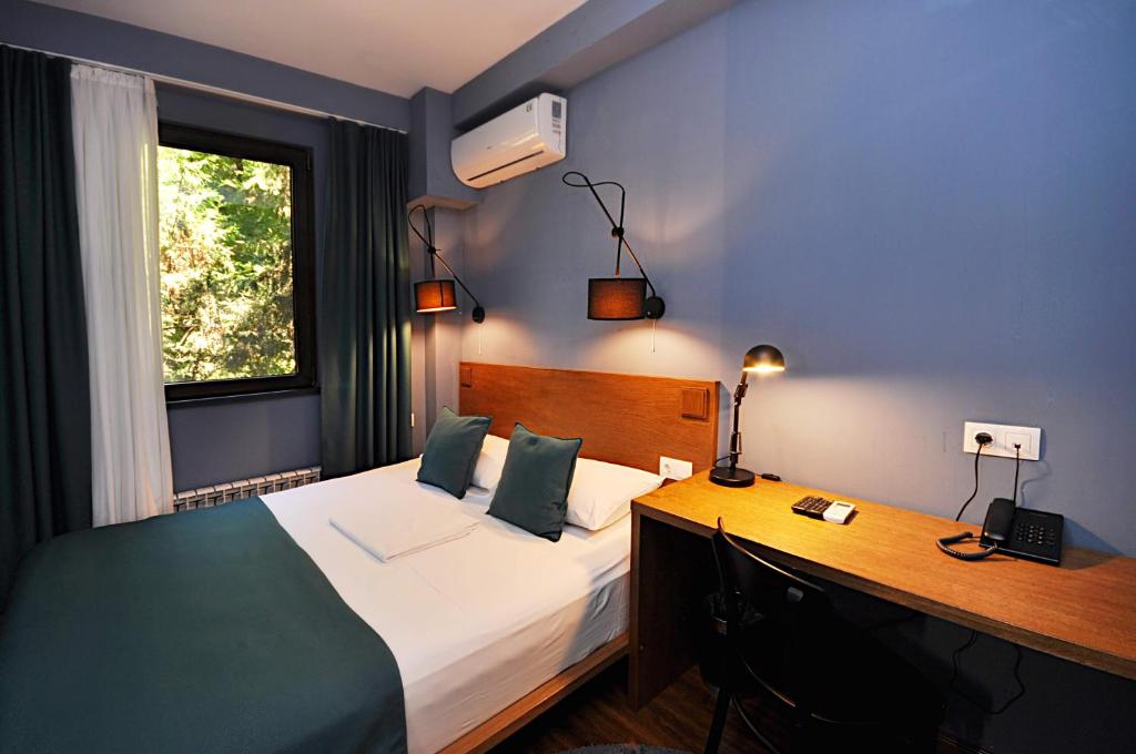 Postel nebo postele na pokoji v ubytování Elle Boutique Hotel