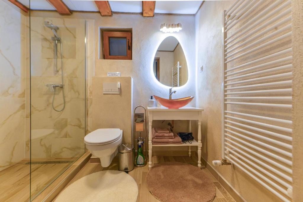 Koupelna v ubytování Flori Haus Saschiz