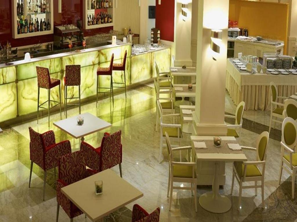 Restaurace v ubytování JR Hotels Oriente Bari
