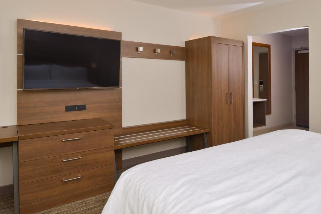 Holiday Inn Express & Suites - Ottumwa by IHG - Queen Suite