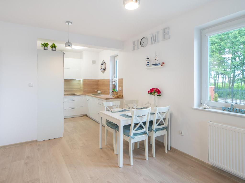 Kuchyňa alebo kuchynka v ubytovaní Apartament Happy Time SPA - Kołobrzeg