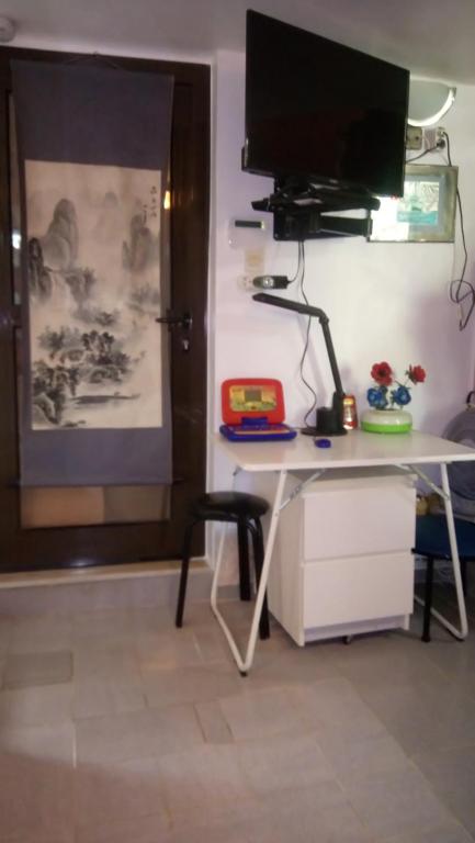 Un televizor și/sau centru de divertisment la Villa George - Family Holidays