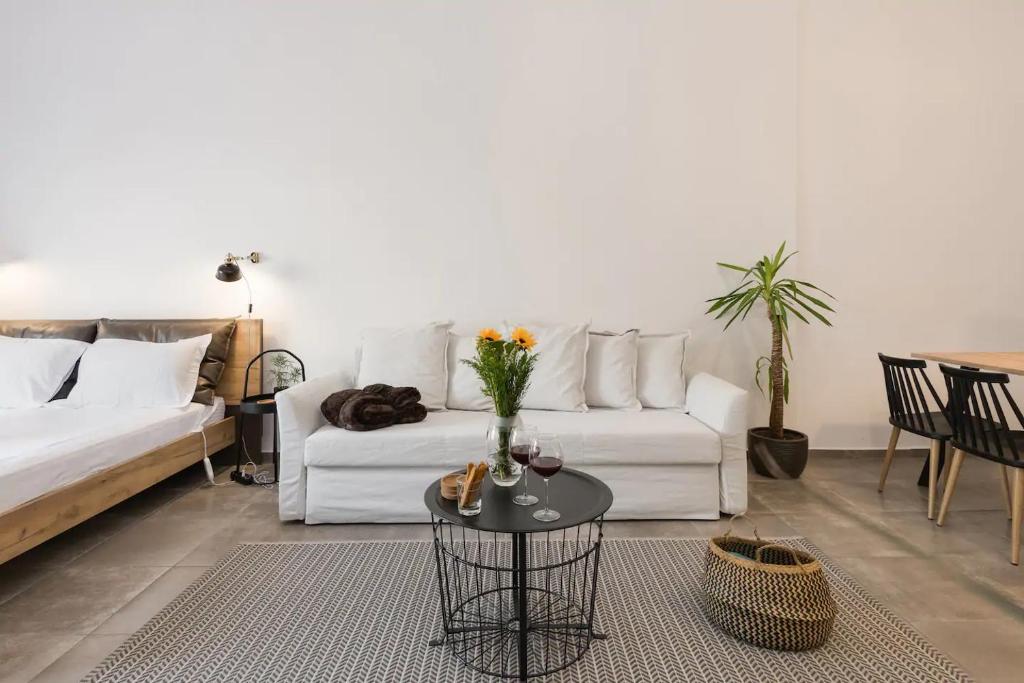 Posteľ alebo postele v izbe v ubytovaní Aristotelous Square Luxury Studio