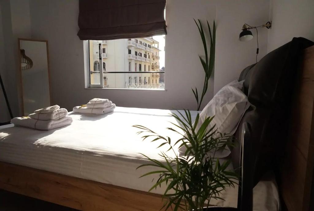 Posteľ alebo postele v izbe v ubytovaní Aristotelous Square Luxury Studio