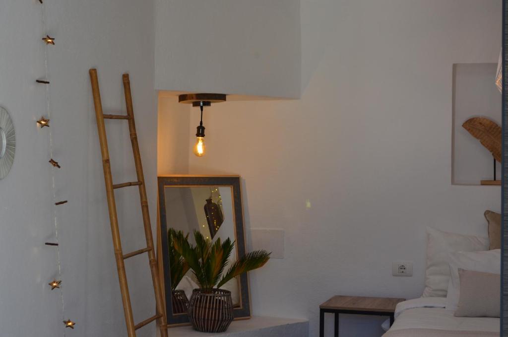 a living room with a ladder and a mirror at B&B La Mimosa in Teguise