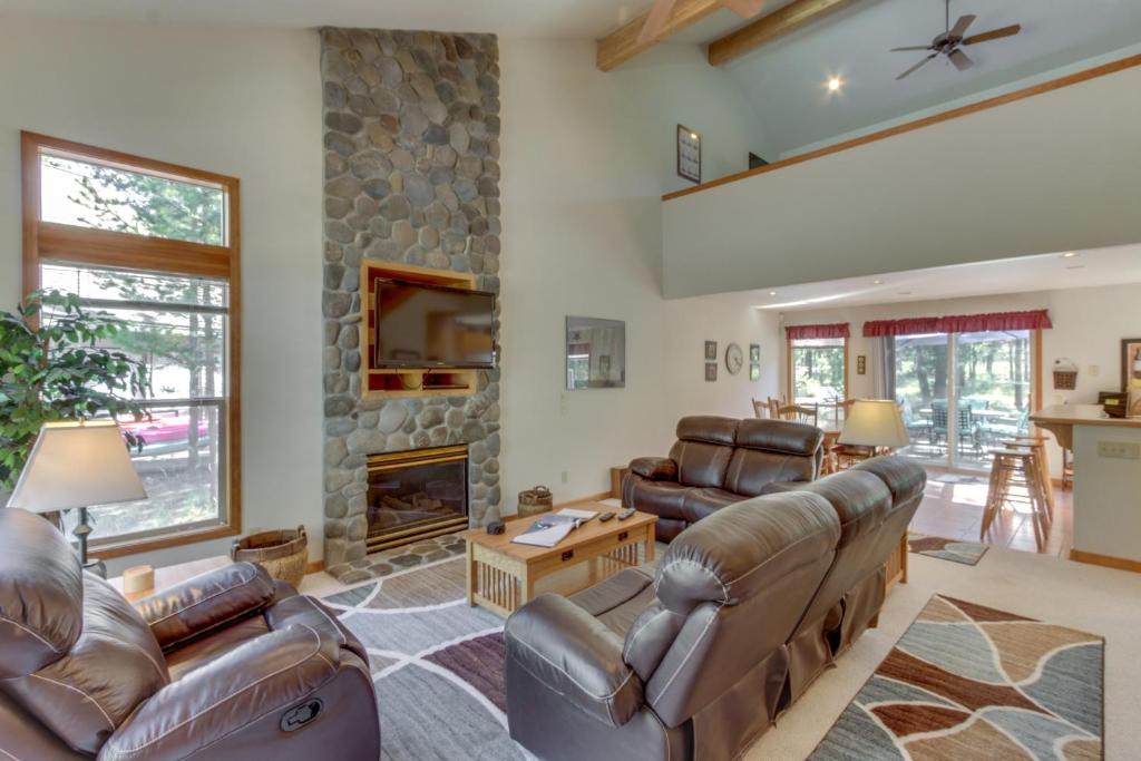 Χώρος καθιστικού στο Redwood Lane 08 | Discover Sunriver