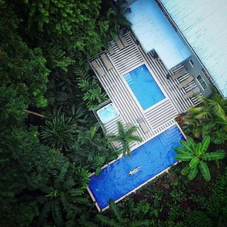 Bazén v ubytování Hotel Plaza Yara nebo v jeho okolí