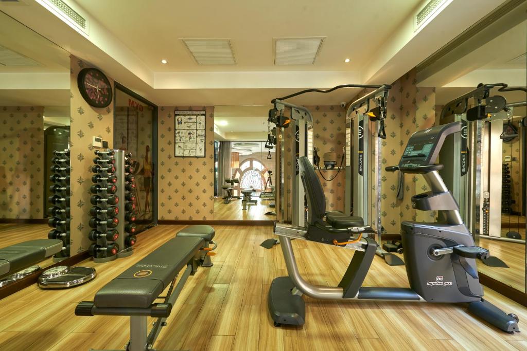 Fitness centrum a/nebo fitness zařízení v ubytování Athena Hotel