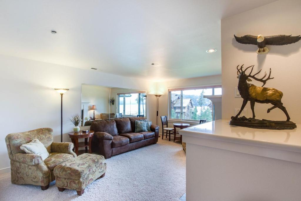 a living room with a couch and a deer statue at Arrow Point Apartments in Twin Beaches