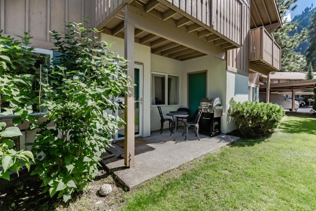 a patio of a house with a table and chairs at European Escape in Leavenworth