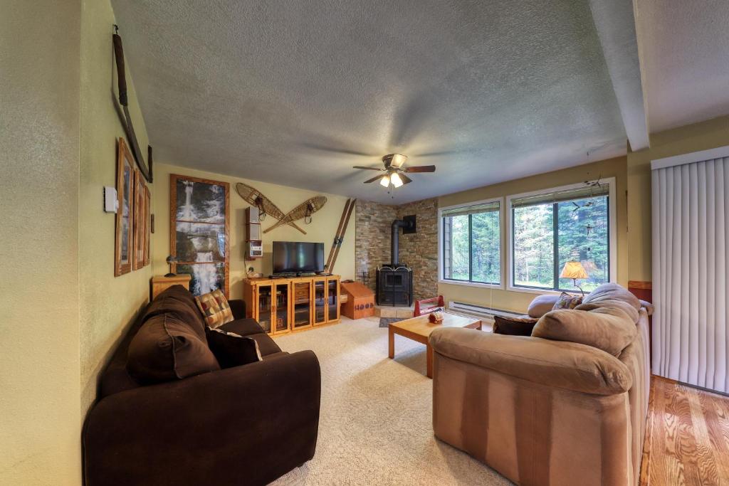 a living room with two couches and a tv at Aspen Village Golf Course Condo - Snowshoes in McCall