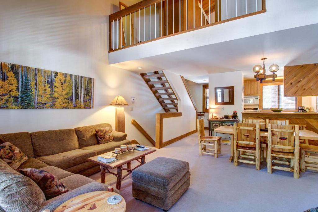 Χώρος καθιστικού στο Silver Strike at Northstar