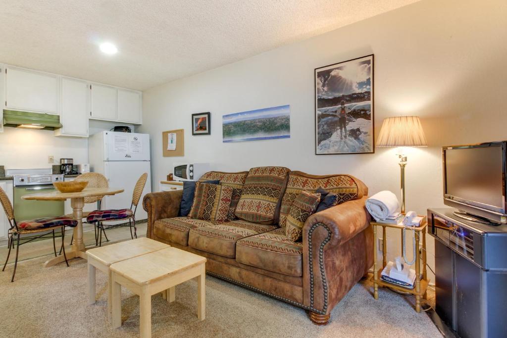 a living room with a couch and a kitchen at St. Moritz 75 in Mammoth Lakes