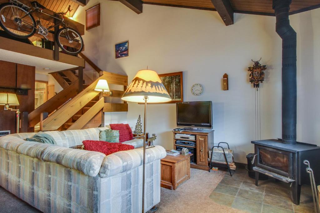 a living room with a couch and a stove at Sierra Manor Escape in Mammoth Lakes