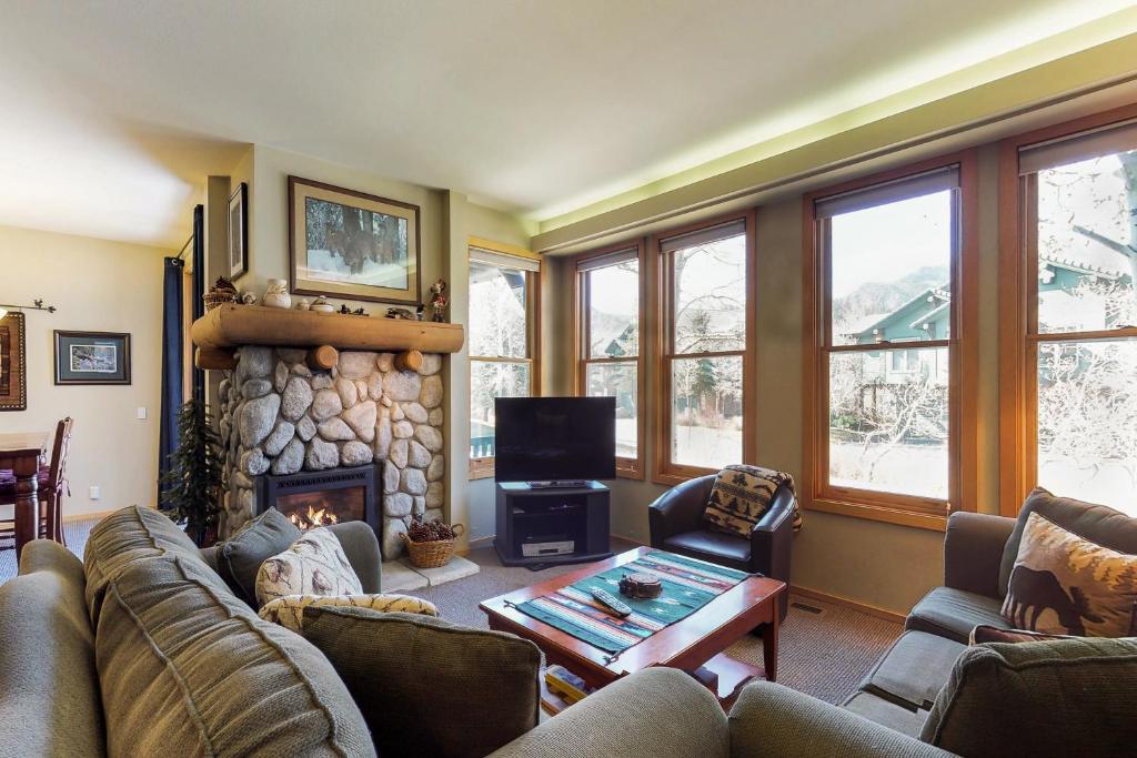 a living room with a couch and a fireplace at Snowcreek 847 in Mammoth Lakes
