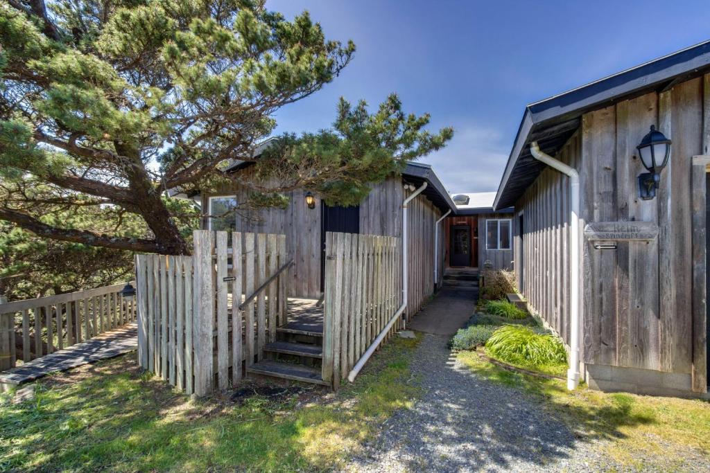 Zahrada ubytování Spindrift Oceanfront Home - The Helm