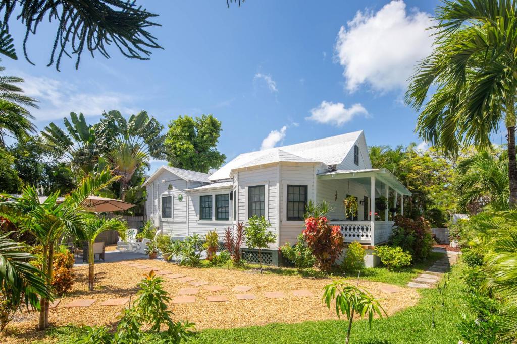 Vacation Home Garden of Roses, Key West, FL - Booking.com