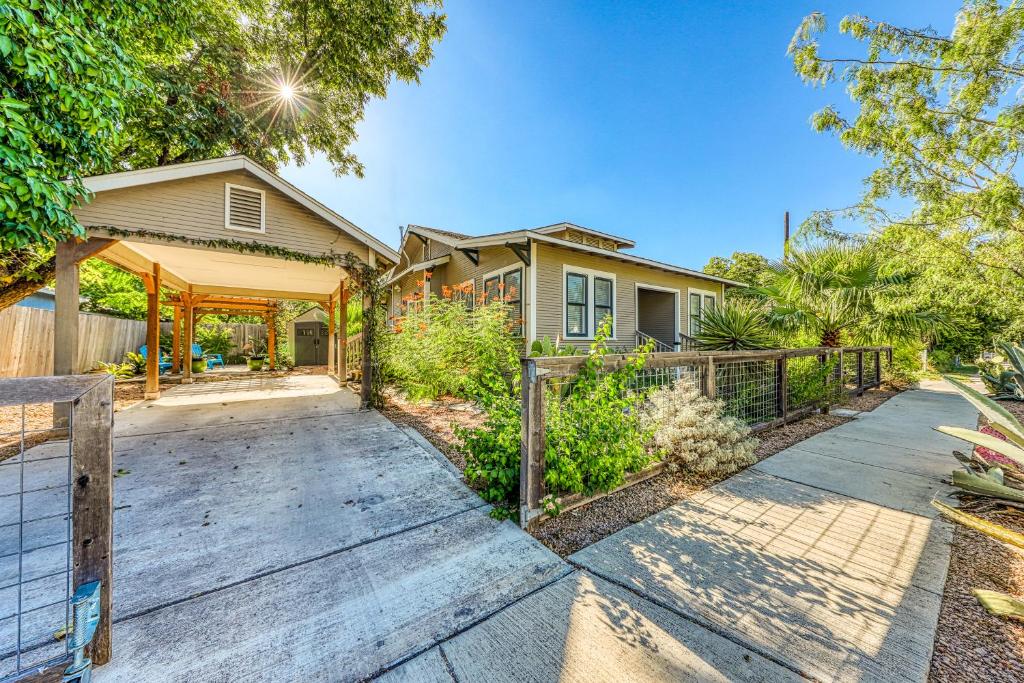 Sunset Cottage, San Antonio, TX