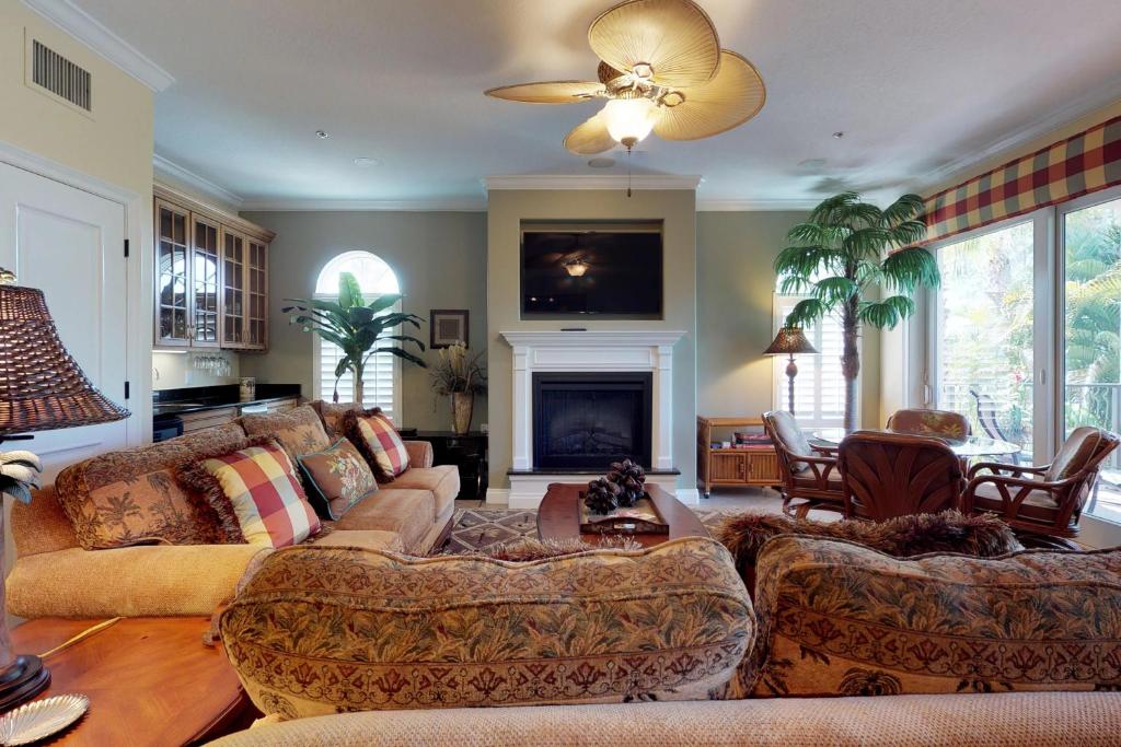 a living room with couches and a fireplace at La Casa Karen in Anna Maria