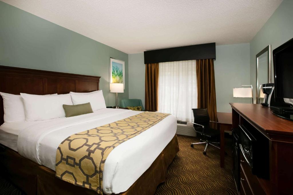 Baymont Inn & Suites Braselton - Queen Room - Mobility Access/Non-Smoking