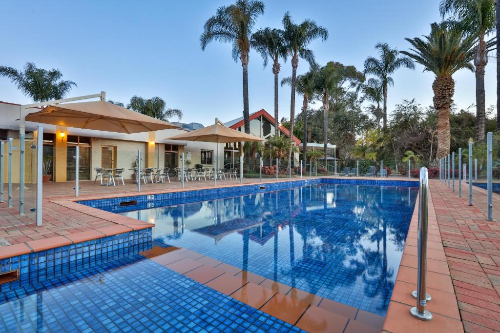Bazén v ubytování Mildura Inlander Resort nebo v jeho okolí
