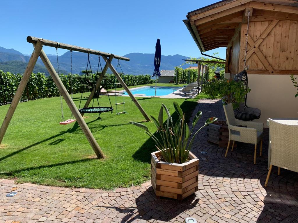 Bazén v ubytovaní Emily Elisa Traum Ferienwohnung mit atemberaubenden Seeblick alebo v jeho blízkosti