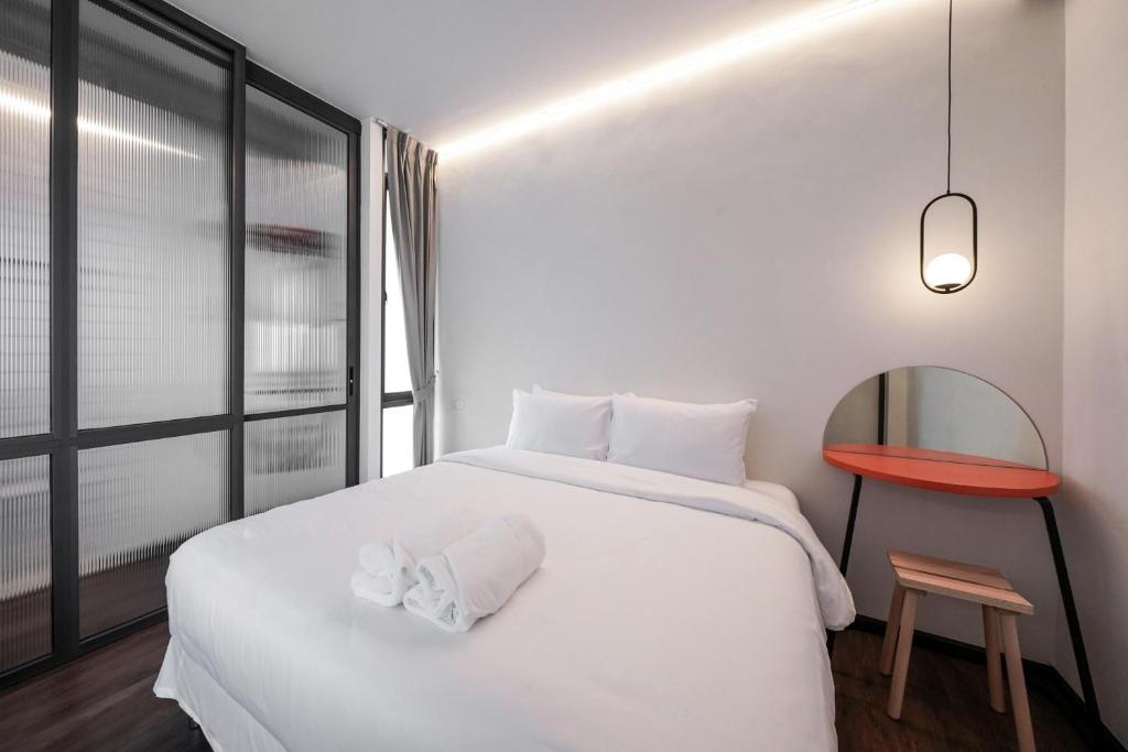 Postel nebo postele na pokoji v ubytování Wonderwall Hotel