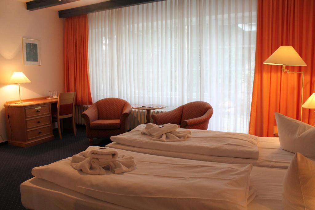 Postel nebo postele na pokoji v ubytování Hotel Zum Strand
