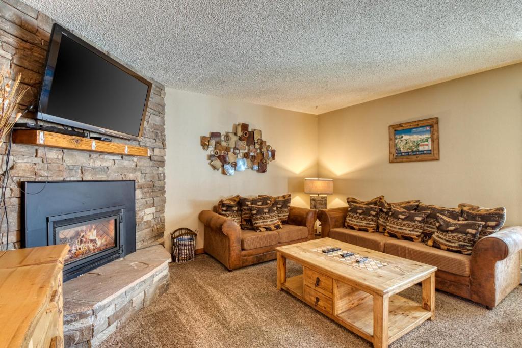 a living room with a fireplace and a tv at Main St. Condo in Breckenridge in Breckenridge