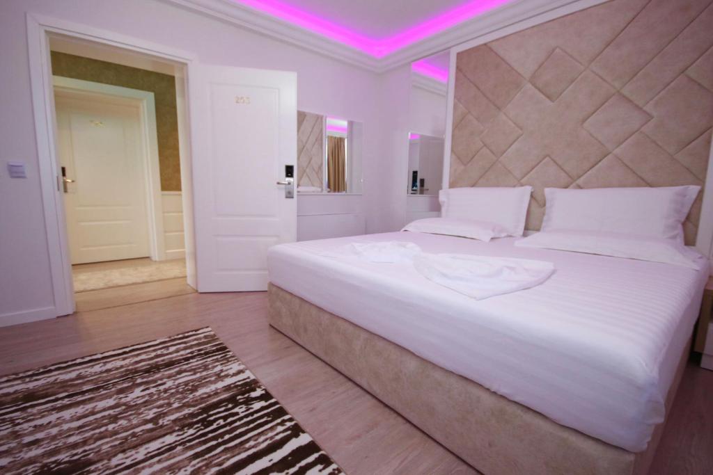 Postel nebo postele na pokoji v ubytování ELJOS HOTEL