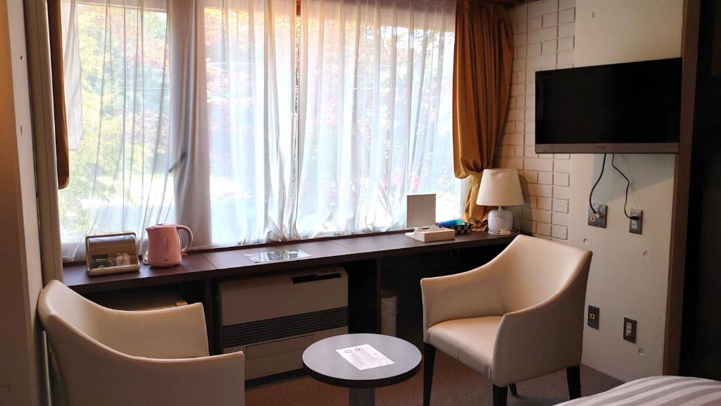 TV a/nebo společenská místnost v ubytování Kyu-Karuizawa Hotel Shinonome