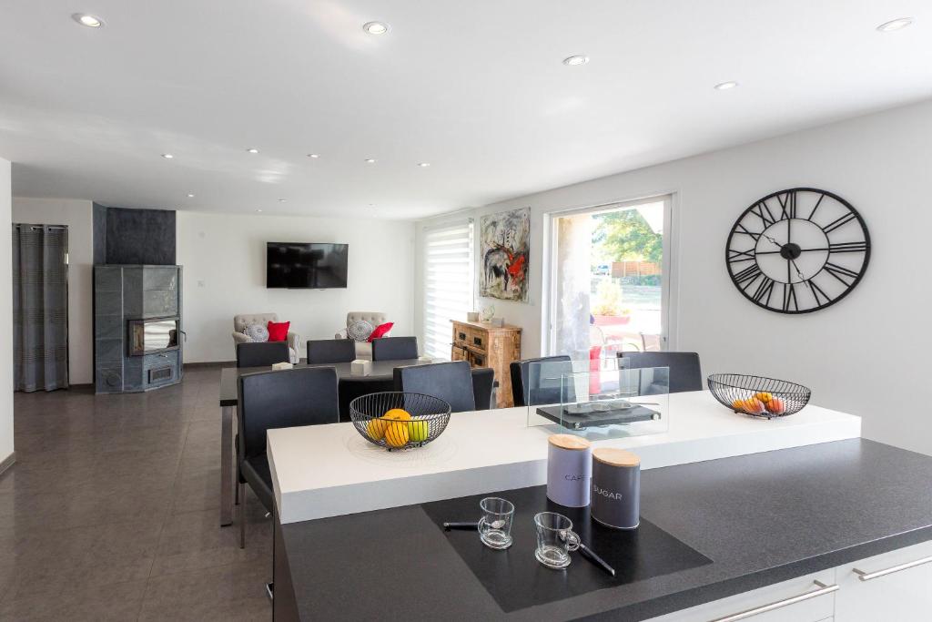 Η κουζίνα ή μικρή κουζίνα στο La Villa d'Emma