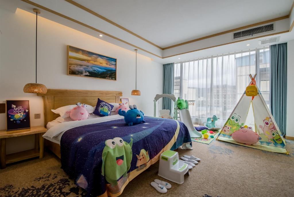 a childs bedroom with a bed with a toy tent at Yunxianju Tea Culture Theme Hotel in Kunming