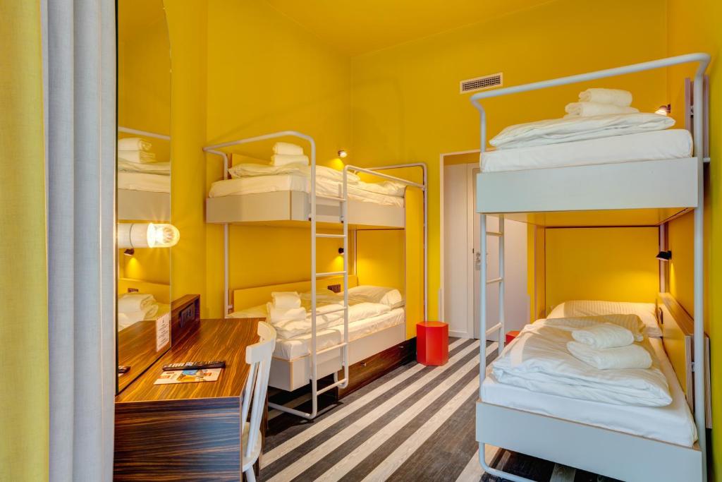 Postel nebo postele na pokoji v ubytování MEININGER Hotel Bruxelles Gare du Midi