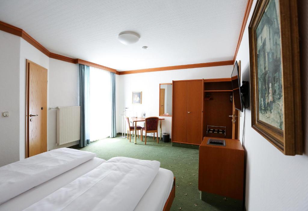Postel nebo postele na pokoji v ubytování Arthotel ANA Goggl