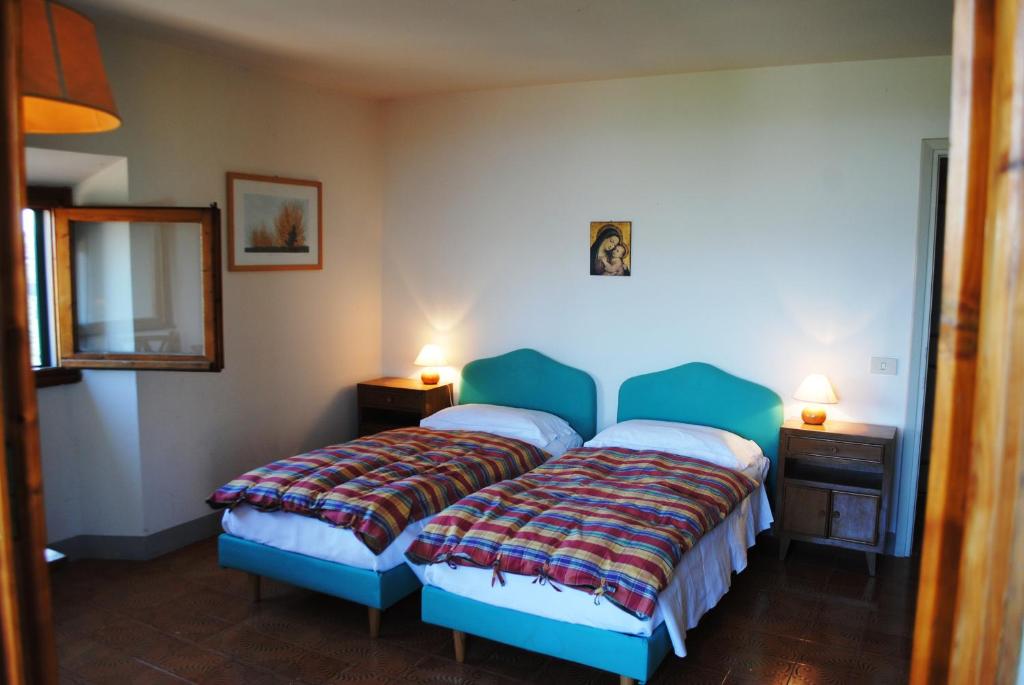 Łóżko lub łóżka w pokoju w obiekcie "Alle Montanine" Villa Poggio