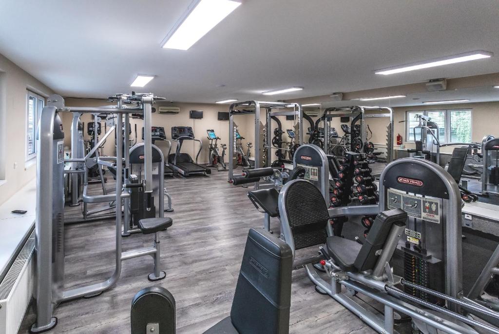 Wellness Hotel Step - Czech Leading Hotels的健身中心和/或健身设施