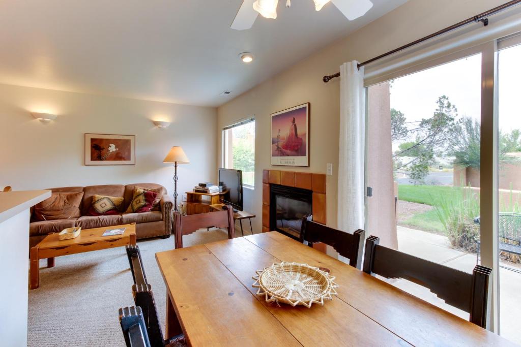 Χώρος καθιστικού στο Solano Vallejo 3329