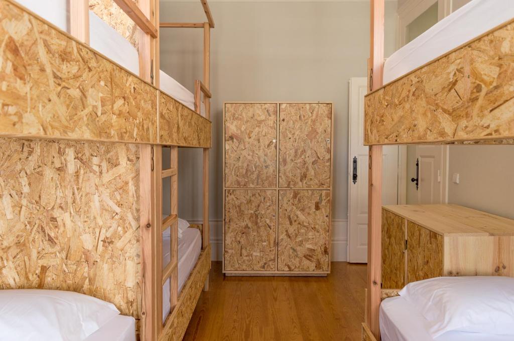 Queen's Garden Hostel - 2