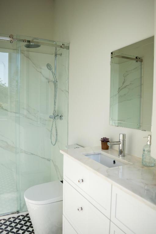 Queen's Garden Hostel - 10