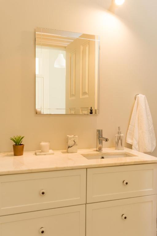 Queen's Garden Hostel - 14