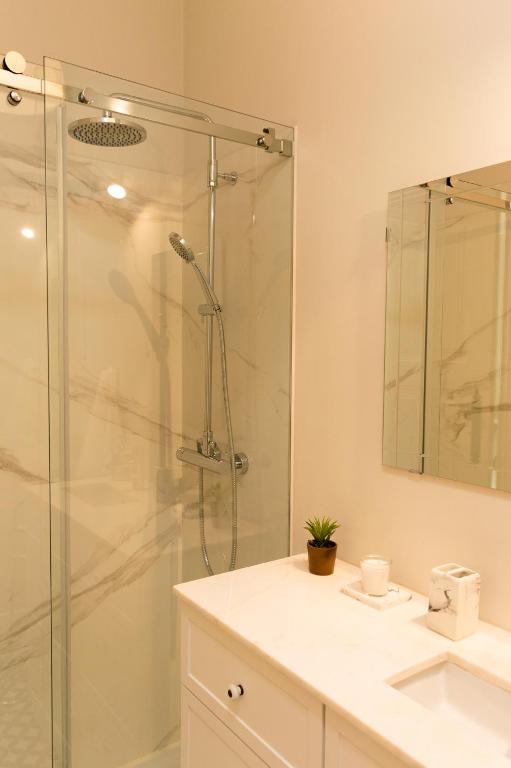 Queen's Garden Hostel - 15