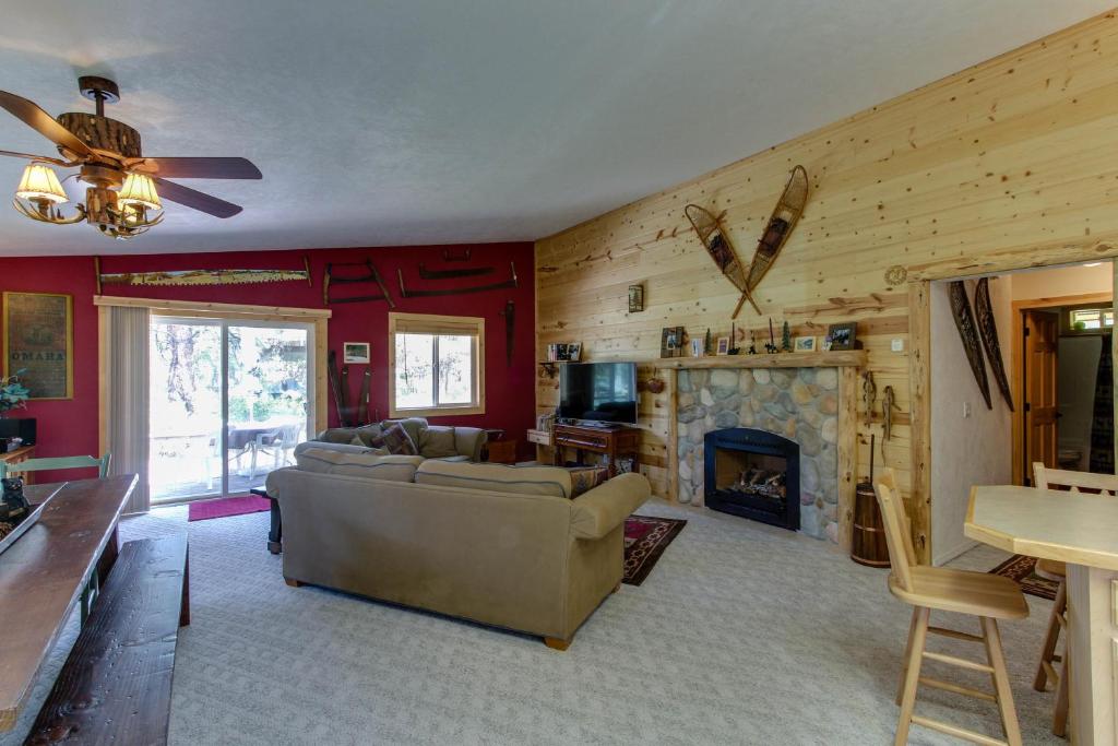 a living room with a couch and a fireplace at Strawberry Log Cabin Retreat in McCall