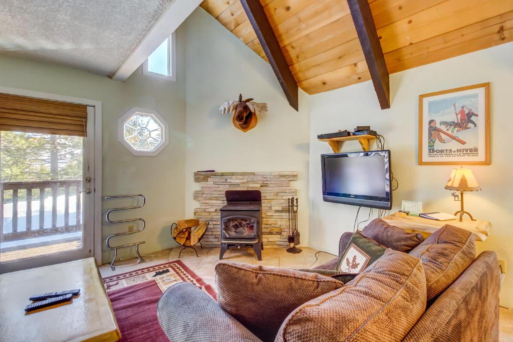 a living room with a couch and a tv and a fireplace at Mammoth View Villas 30 in Mammoth Lakes