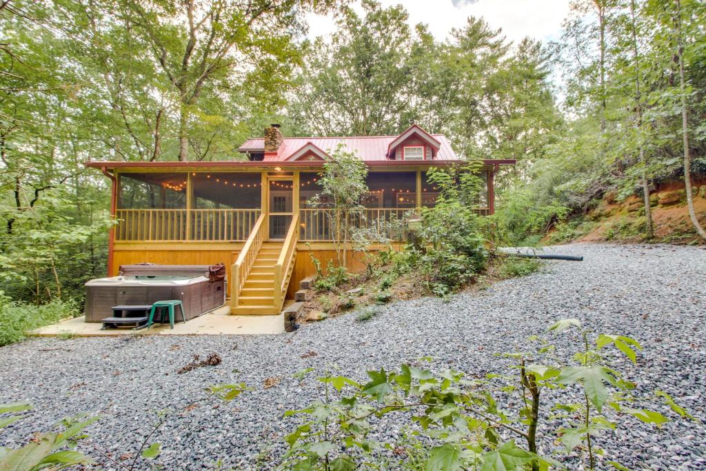 a cabin in the woods with a large yard at Four Cubs in the Creek in Sautee Nacoochee