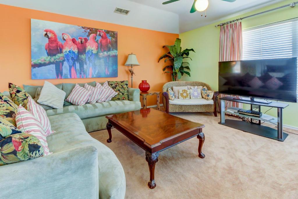 TV a/nebo společenská místnost v ubytování Beach House #0229