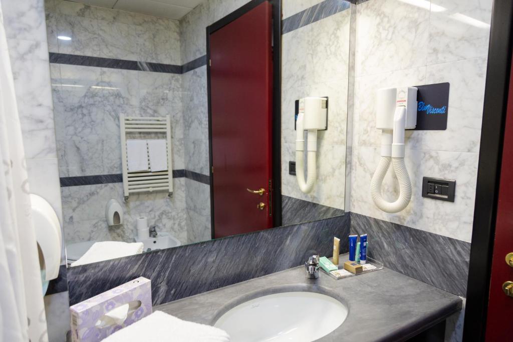 Łazienka w obiekcie iH Hotels Milano Blu Visconti