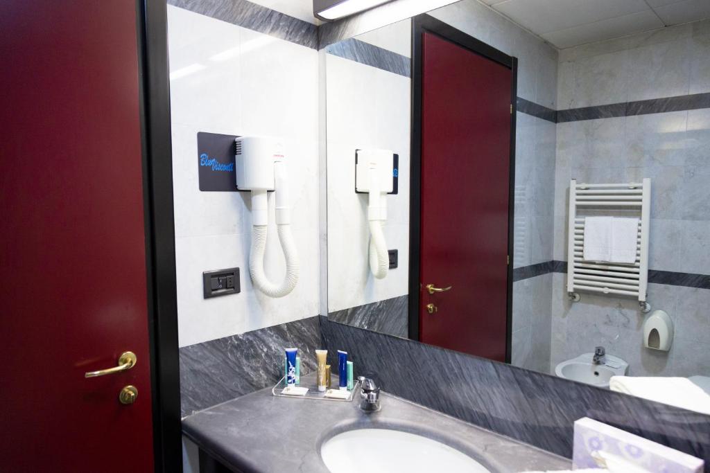 Łazienka w obiekcie iH Hotels Milano Blu Visconti