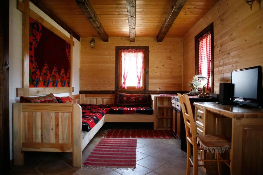 Postel nebo postele na pokoji v ubytování Eko selo Kostunici